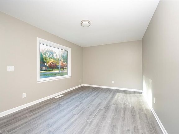 2nd image of 3413 Deerbrook Dr