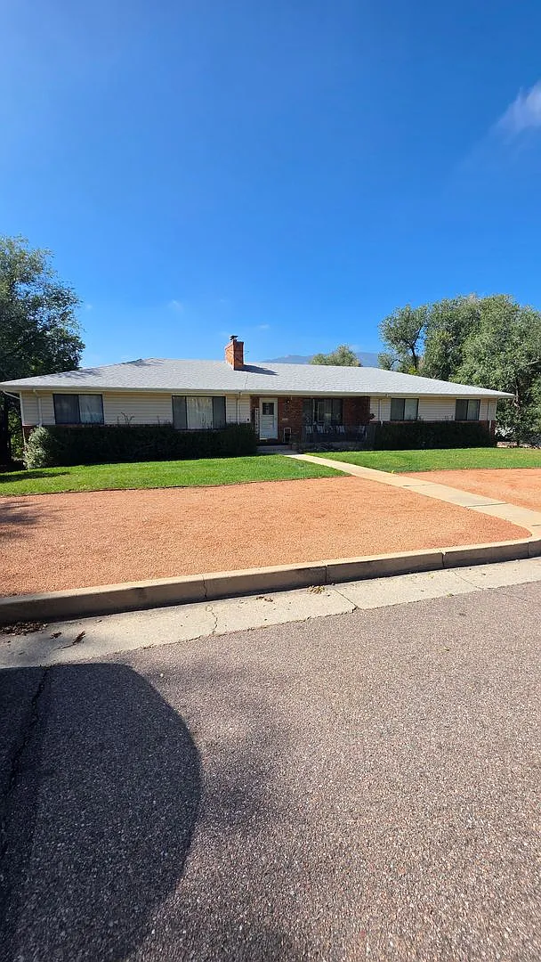 Spacious Westside 2 Bed Ranch - All Utilities Included — Photo 1