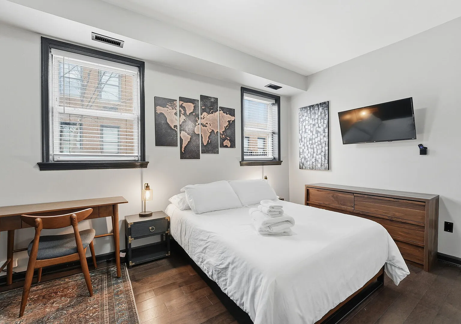Shaw 1BR + Patio Monthly Metro + Parking — Photo 2
