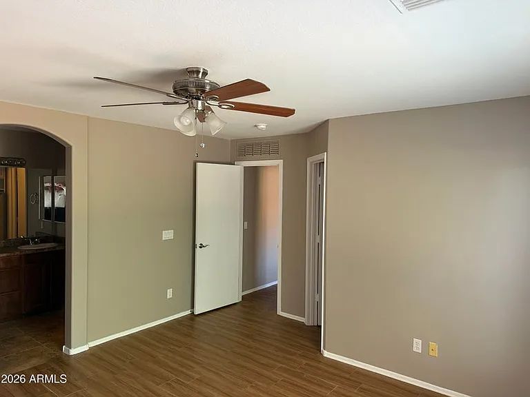 816 W Mid Way — Photo 11