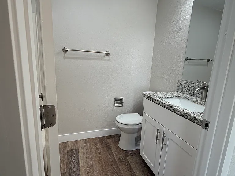 84 Kingswood Dr #6 — Photo 2