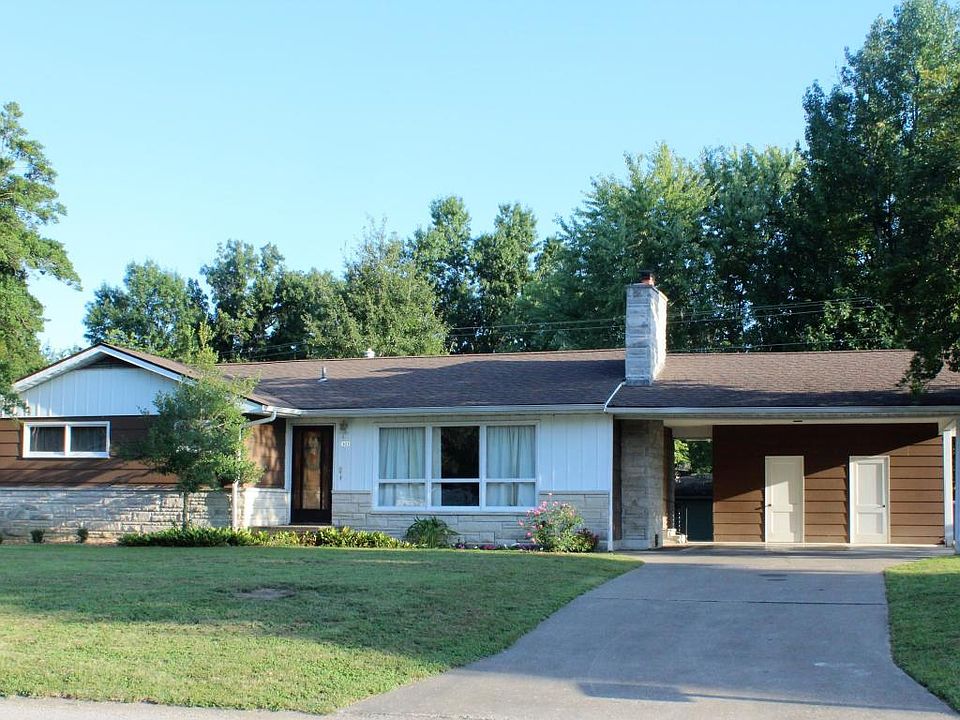 1st image of 303 Lakeshore Dr