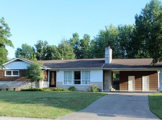 303 Lakeshore Dr, Carterville, IL 62918