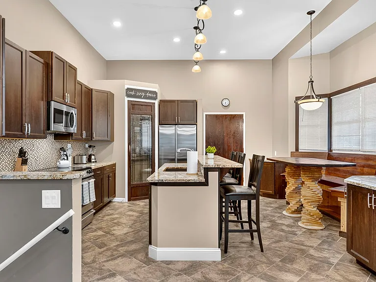 630 Lamplight Ln — Photo 16
