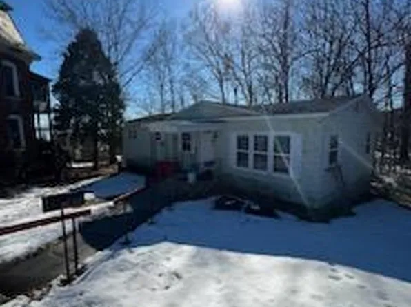 12 Henry St, Port Henry, NY 12974