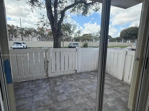 18870 NW 57th Ave, Hialeah, FL 33015