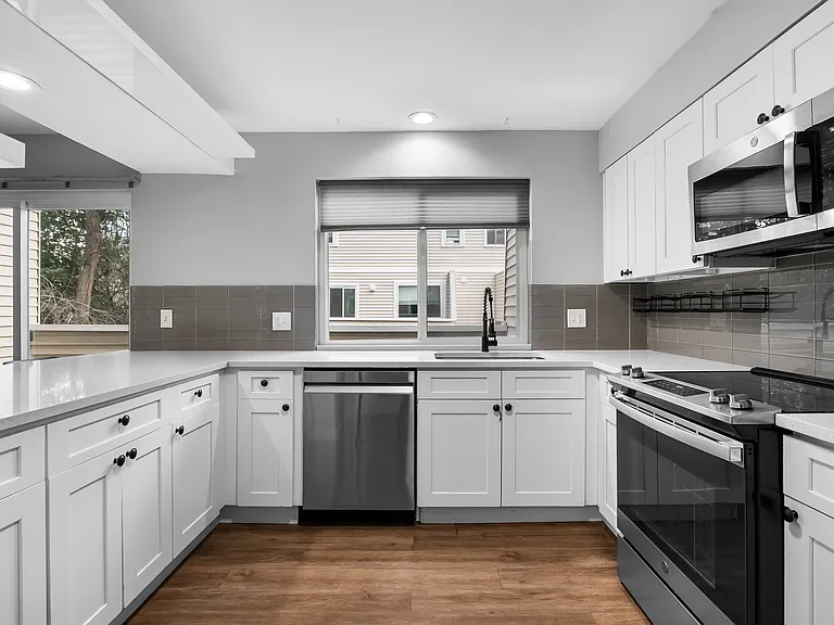 1050 S Monaco Pkwy #145 — Photo 5