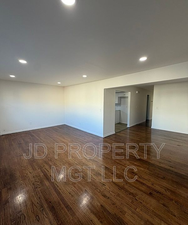 1st image of 458 Walker St APT 2