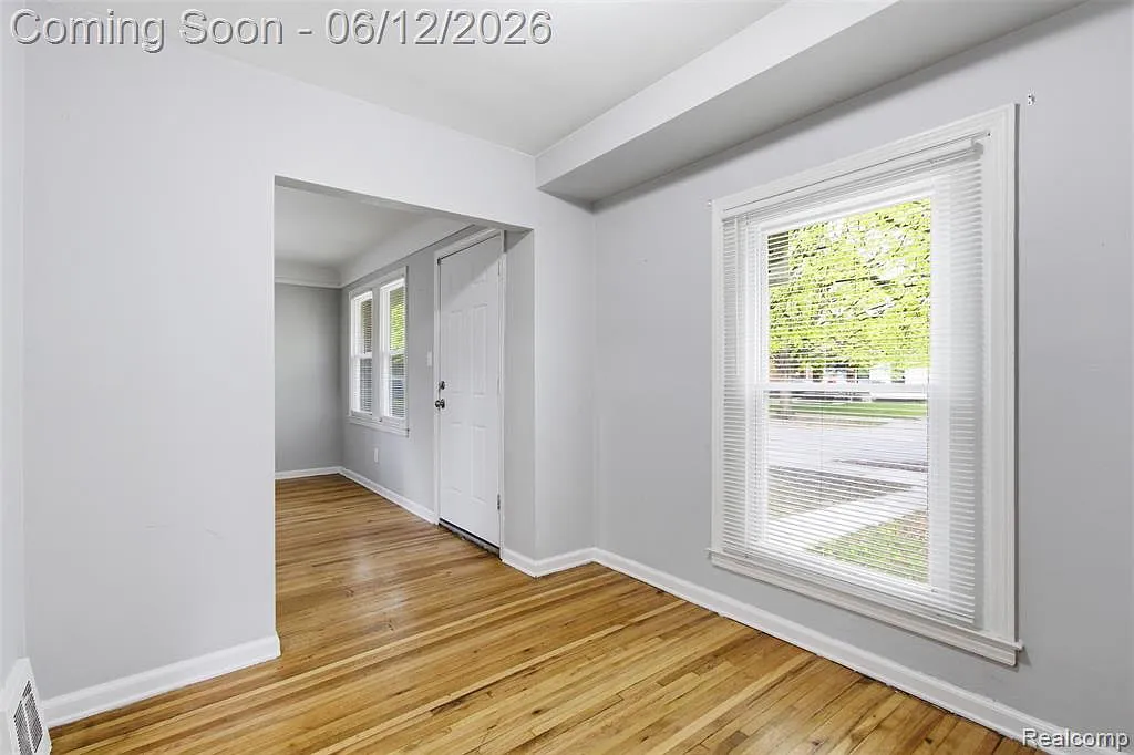 3 bed, 1.0 bath, 960 sqft, $1,400 — Photo 3