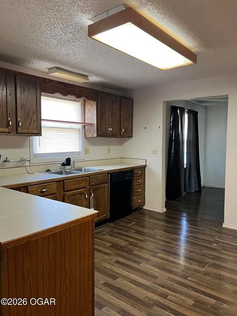 3 Bedroom 2 Bathroom home — Photo 2