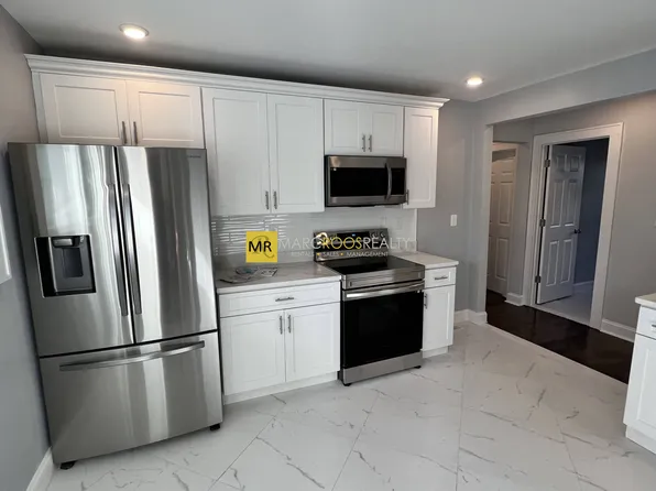 12 Lawrence St, Watertown, MA