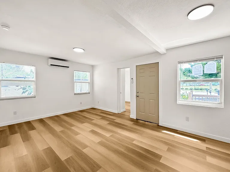 1538 S Martin Luther King Jr Ave — Photo 6