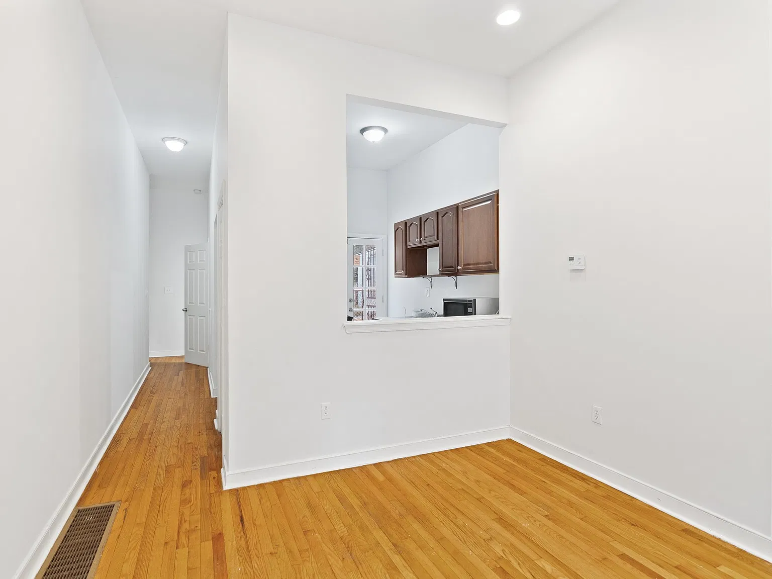 2 bed, 900 sqft, $1,800 — Photo 4