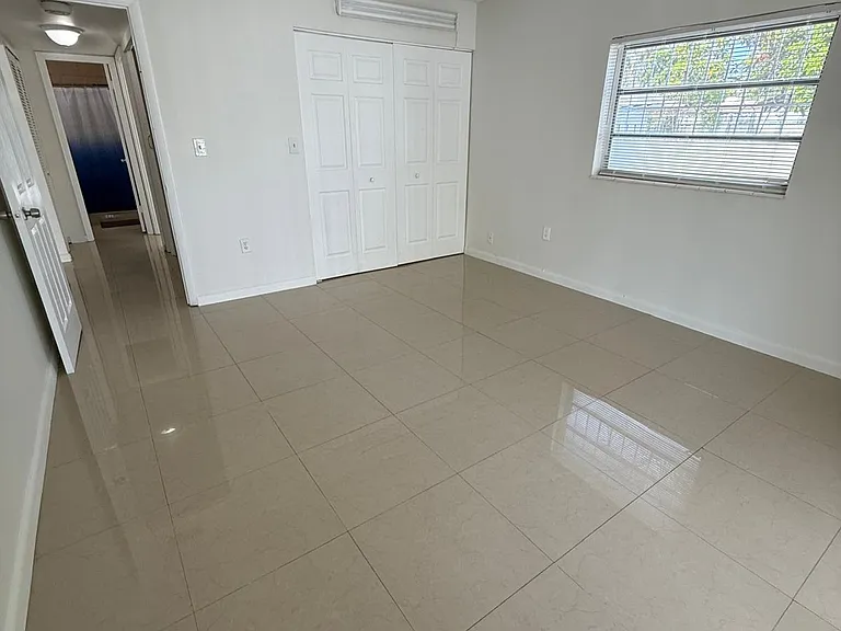 21364 NW 40th Circle Ct — Photo 5
