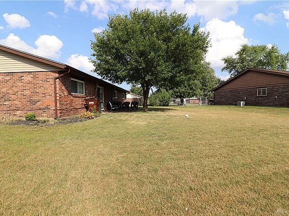 5th image of 4002 Woodridge Dr