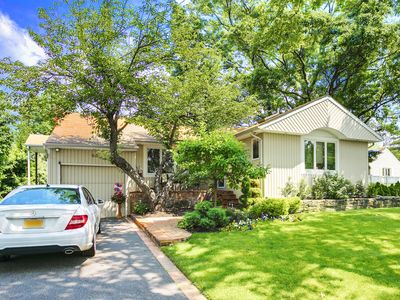 98 Strathmore St, Valley Stream, NY, 11581