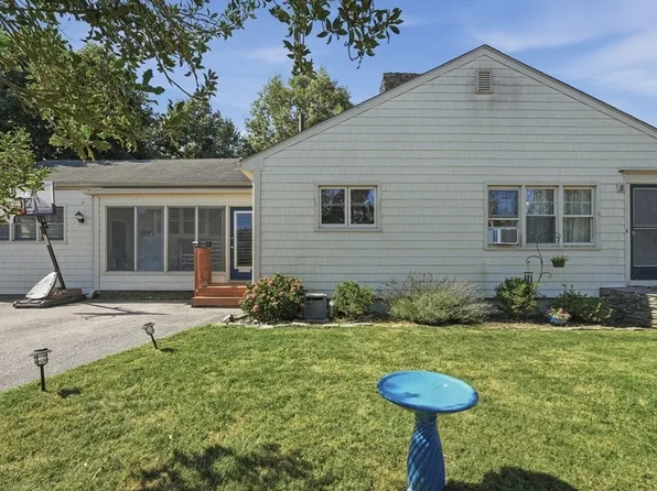 2 Lisa Ave, Acushnet, MA 02743
