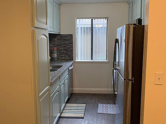 5th image of 1019 N Peach Ave #D145