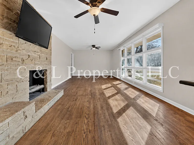 102 Ilene St — Photo 9