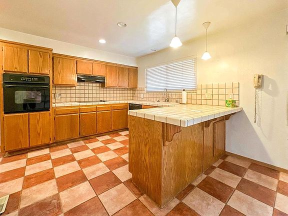 5th image of 164 McKinley Cir