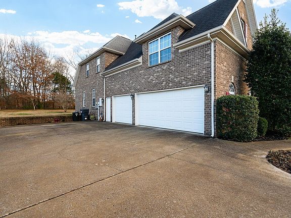 3rd image of 1104 Harvest Grove Blvd