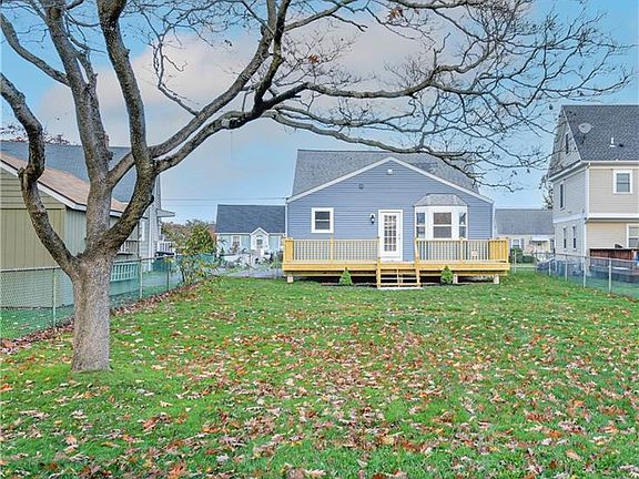 3rd image of 98 Bertrose Ave