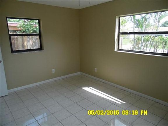 5th image of 549 Dolphin Dr