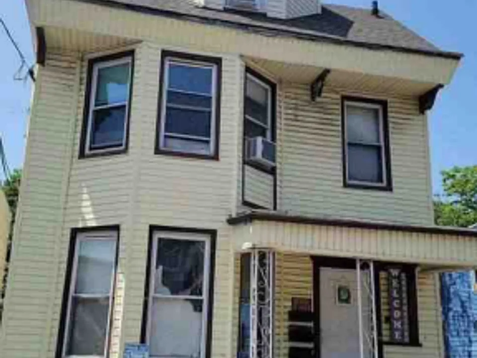 185 S 11th St