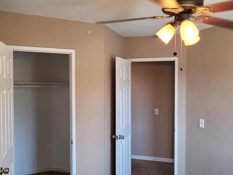 1111 W Francis St — Photo 10