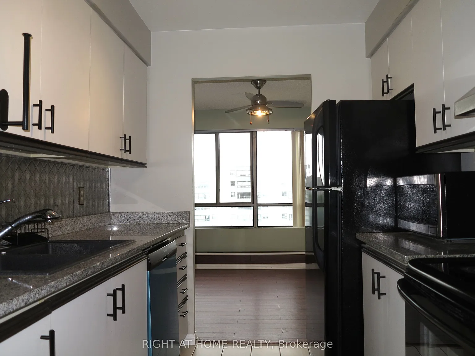 2 bed, $2,000 — Photo 4