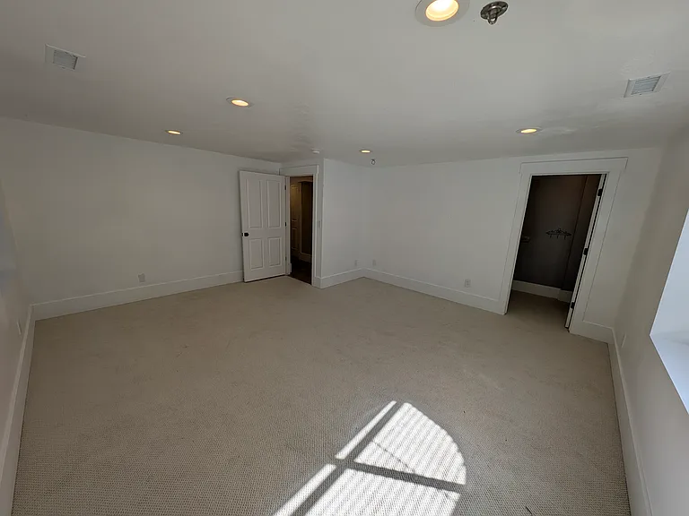 8743 N Franklin Dr — Photo 42