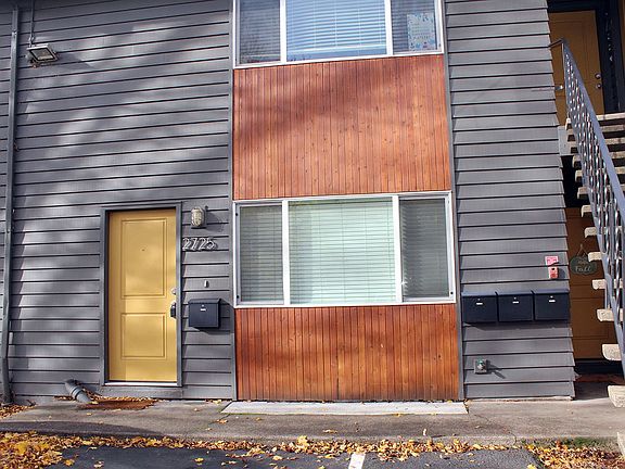3rd image of 2725-2743 SE Taylor St #2725