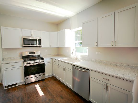 271 Triggs Ave Elgin, IL 60123