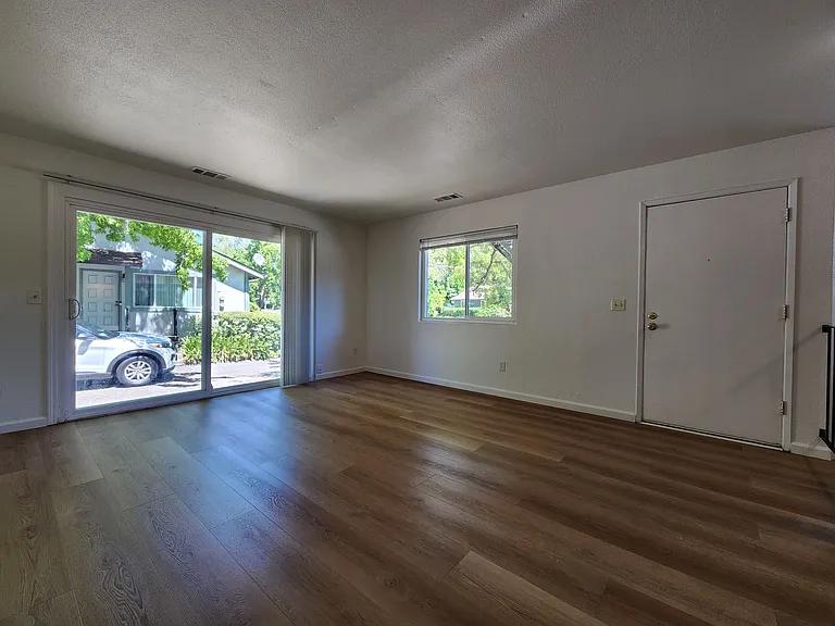 1101 Mission Blvd — Photo 9