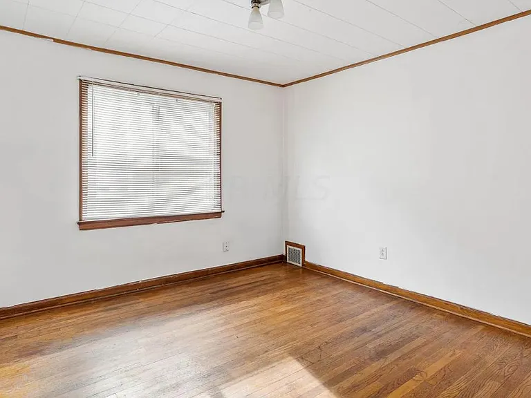 3256 Indianola Ave — Photo 12