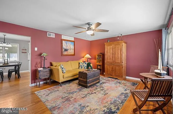 3 bed, 1184 sqft, $2,000 — Photo 4