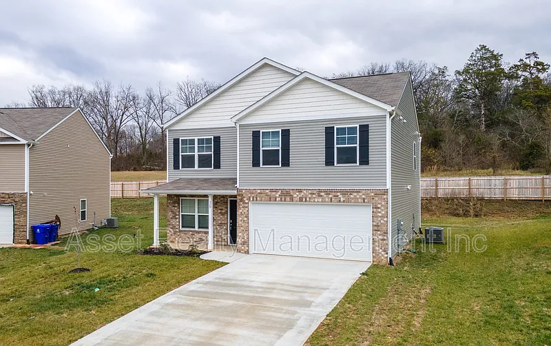 4 bed, 2.5 bath, 1991 sqft, $2,295 — Photo 3