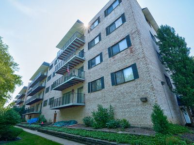1S150 Spring Rd APT 2-B, Oakbrook Terrace, IL, 60181