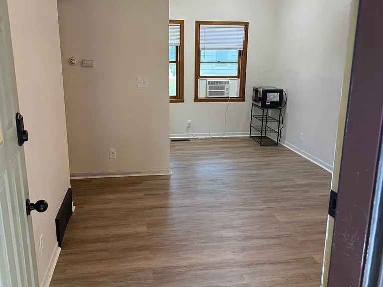 313 E State St #1 — Photo 3