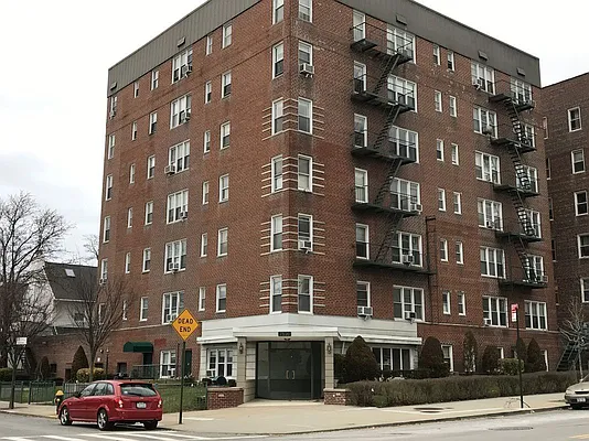 Rented by Standard Living Realty Inc | media 14