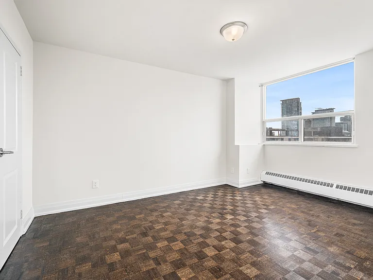 35 Esterbrooke Ave — Photo 23