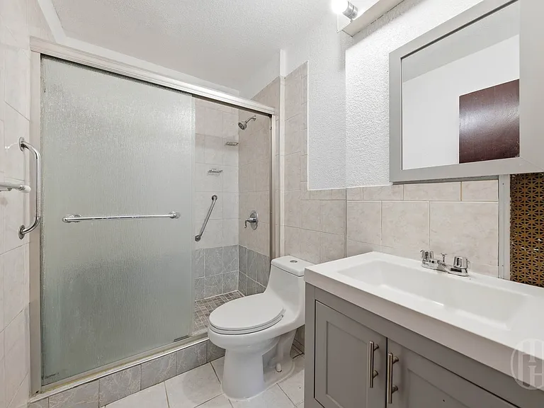 207 Hull St #2L — Photo 5