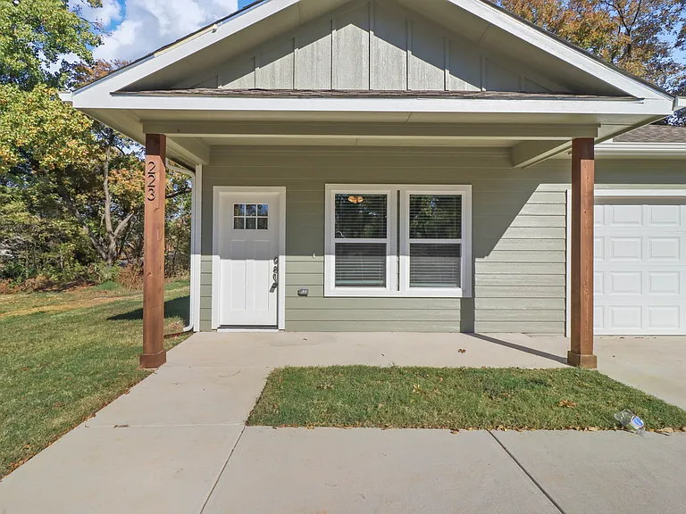 223 W Walker St — Photo 17
