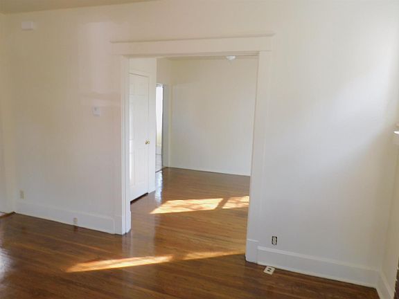 5th image of 1602 Ross Ave