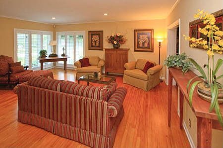 4th image of 704 Alba Dr