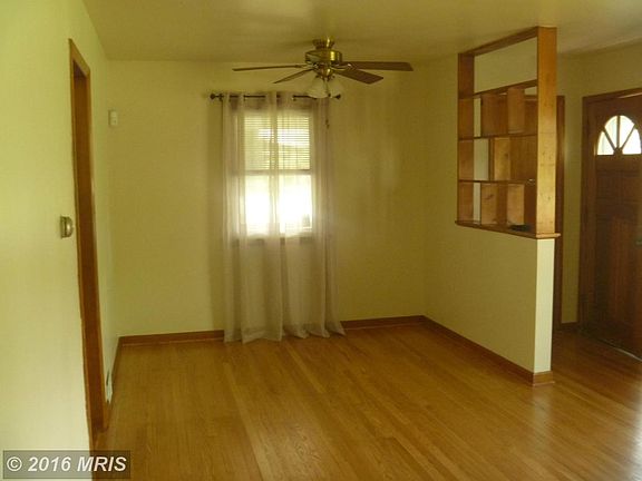 3rd image of 11009 Larch Ave