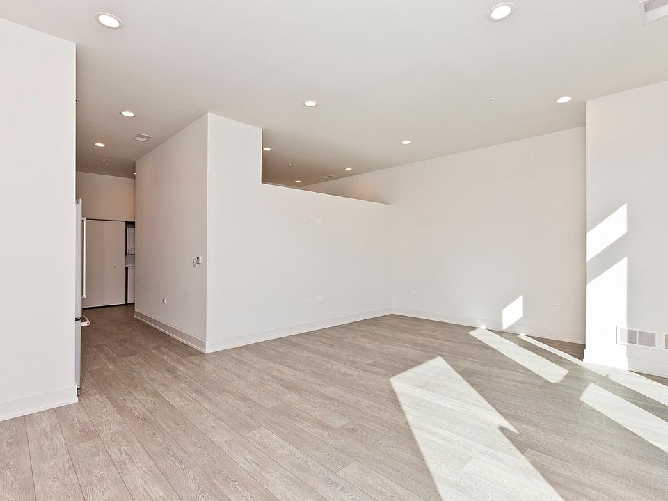 1st image of 854 N Larrabee St #209