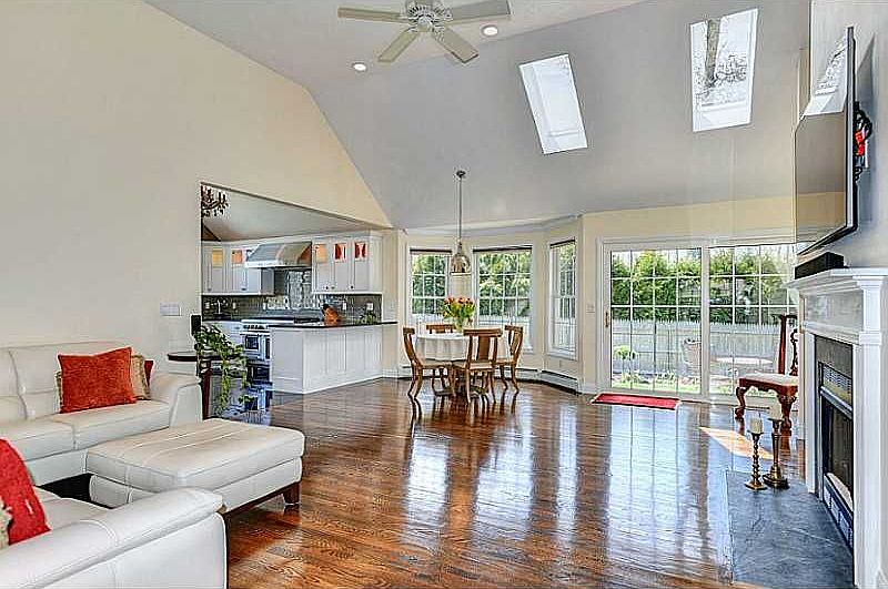 2nd image of 10 Strawberry Ln