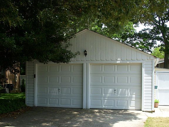 2 Car Detached Garage