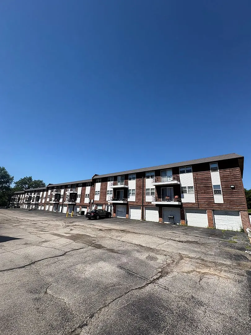 Peoria Place Apartments — Photo 2